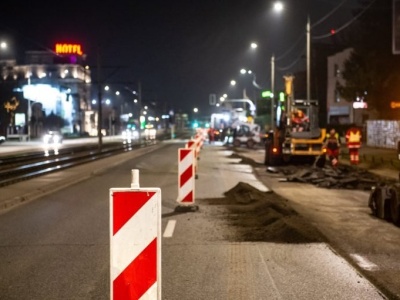 Ciąg dalszy utrudnień w Alei Krakowskiej. Drogowcy wymieniają asfalt