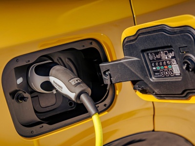 Elektryki z Chin jednak z dopłatą. Rząd zmienia zasady programu „NaszEauto”