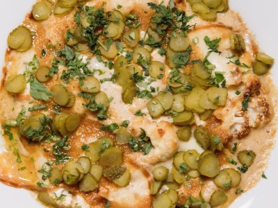 Kalafior zapiekany w sosie beszamelowym. Danie, które pokochasz od pierwszego kęsa