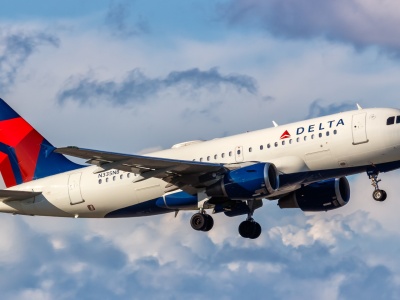 Wniósł zgniłe jedzenie na pokład samolotu. Maszyna musiała awaryjnie lądować