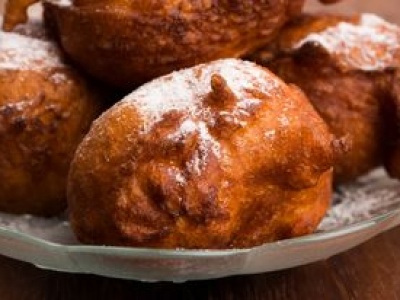 Mieszam kilka składników i wrzucam na gorący olej. Na widok tych pączków aż cieknie ślinka