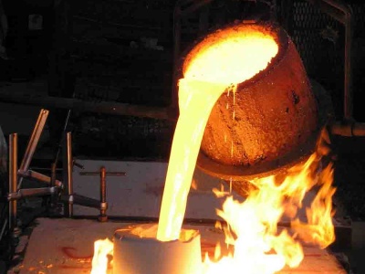 Makabryczna śmierć w pracy. Mężczyzna wpadł do kotła z gotującym się metalem