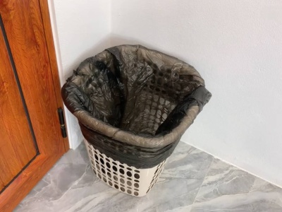 Dokładnie tyle sody oczyszczonej wsyp na dno śmietnika, przestanie cuchnąć