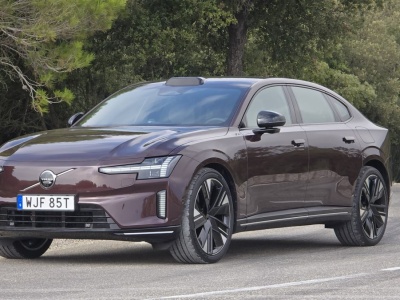 Nowe Volvo ES90 wie, jak zrobić dobre pierwsze wrażenie. To jeszcze komfort, czy już luksus?