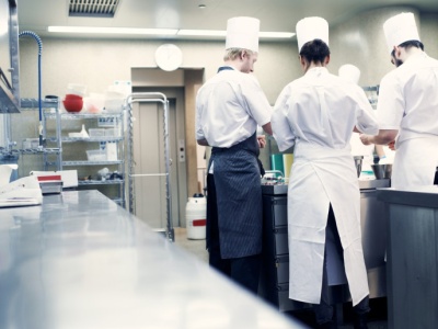 10 zawodów, które zastąpi AI. Których zawodów jeszcze nie zastąpi?