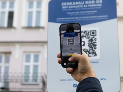 Bez rejestracji, bez aplikacji i szukania parkomatu. Rzeszów testuje nowy sposób opłat w płatnej strefie