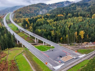 Estakadami nad miasteczkami i tunelami pod Beskidami. Kierowcy pojadą nowym odcinkiem S1