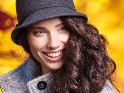 Jak dobrać idealną czapkę lub kapelusz do kształtu twarzy? Przewodnik dla każdego typu urody