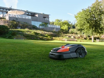 Patrzę na te roboty koszące i myślę, że chciałabym taki