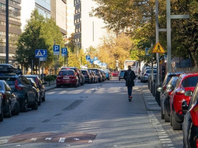 Parkowanie przy przejściu dla pieszych to nie tylko mandat. Auto zniknie
