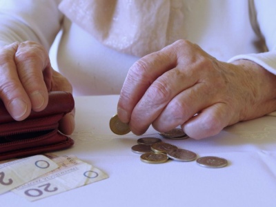 Przepracowała tylko jeden dzień w życiu. Taką emeryturę przyznał jej ZUS, ta kwota to nie żart