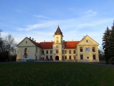 Ten zamek jest wypełniony pamiątkami sprzed wieków. Idealny kierunek na weekend