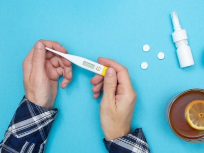 Antybiotyki leczą grypę, a gorączkę trzeba zbić. Największe mity w sezonie przeziębień