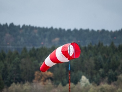 Potężny wiatr zagrozi Polsce. Służby przekazały instrukcje, jest alert RCB