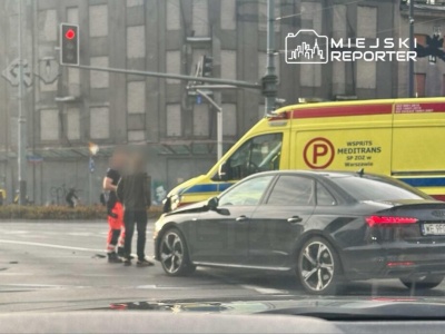 Zderzenie karetki pogotowia z autem osobowym na Rondzie ONZ