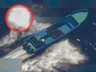 Celne uderzenie z powietrza. Pokazali, jak zniszczyli kolejną łódź