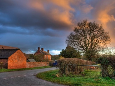 To nie plan filmowy, tylko prawdziwa wieś. Od XI wieku prawie się nie zmieniła