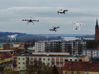 Szkoła z Włocławka będzie szkolić uczniów i nauczycieli z pilotowania dronów