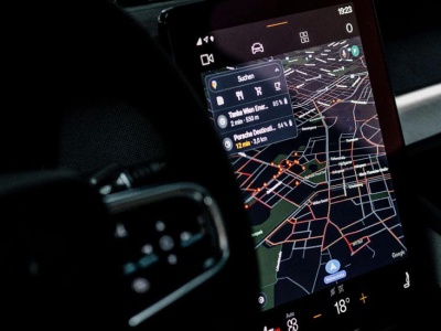 Koniec z Android Auto i CarPlay. Ta firma stawia na własny system