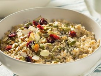 Dodawaj 2 łyżeczki do owsianki. Opóźnią procesy starzenia się i pomogą podnieść poziom żelaza