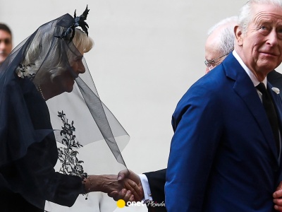 Król Karol III i królowa Kamila w Watykanie. Żona monarchy włożyła mantylkę