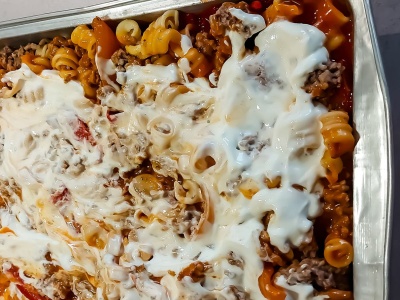 Zapiekanka kebab na bogato z frytkami. Robię zawsze na 1 listopada. Bliscy wylizują talerze