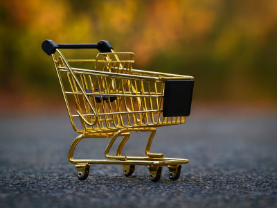 Koszyk zakupowy. Tylko jedna sieć poniżej 300 zł, przywitajcie nową falę drożyzny