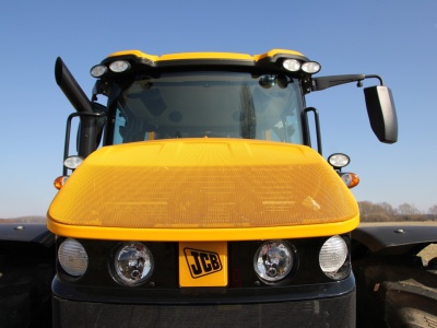 JCB Fastrac 6000 dostanie włoski silnik z… New Hollanda
