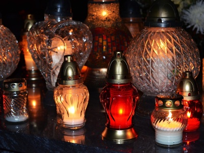 Znicze nawet za 2 zł. Szalone promocje na Wszystkich Świętych