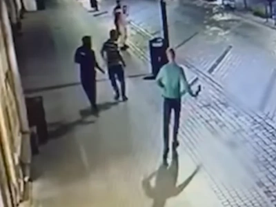 Tak wyglądał atak z maczetą na lokal z kebabem. Załoga broniła się kijami od mioteł