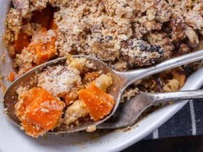 Nie jabłka czy śliwki. Wrzucam do formy i zapiekam pod kruszonką