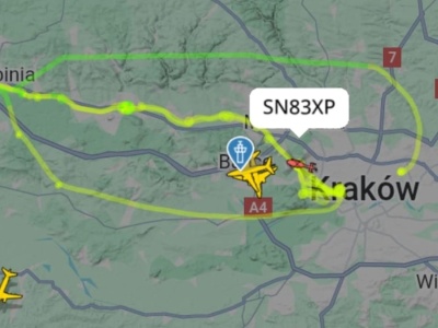 Liczne siły policji w Krakowie. Nad miastem lata również śmigłowiec