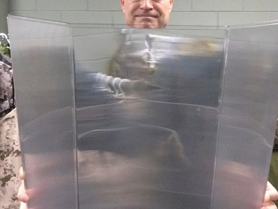 Rosjanie założyli peleryny niewidki i ruszyli na Ukraińców. Jest nagranie