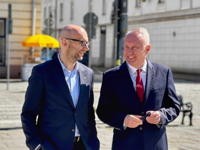 Wjechali jak po gangsterów. Zatrzymanie prezydentów z karetką w tle