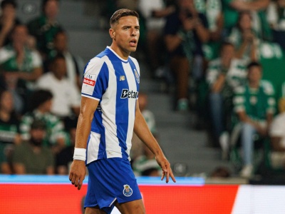 Jan Bednarek się nie popisał. Sprokurował rzut karny