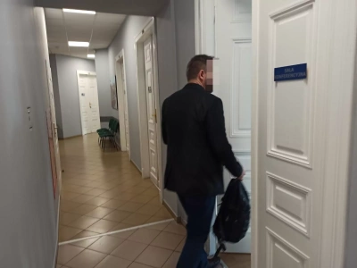 Nauczyciel i uczennice z Odzieżówki. Zaczęło się od sms-ów, kończy na procesie dyscyplinarnym