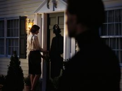 Badacze udowodnili: kobiety, które doświadczają stalkingu, są bardziej narażone na zawał i udar