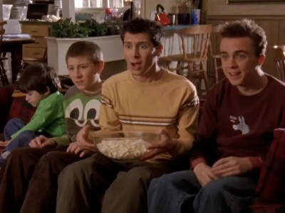 Kolejne powroty w Zwariowanym świecie Malcolma. Frankie Muniz i jego serialowi bracia na nowym zdjęciu z planu produkcji