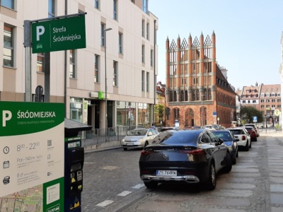 Coraz droższe parkowanie w centrach miast. Większa rotacja, ale i większe wpływy