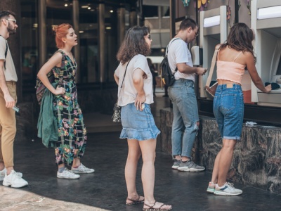 30 listopada ostatnia szansa. Polacy masowo ruszyli po pieniądze ze świadczenia