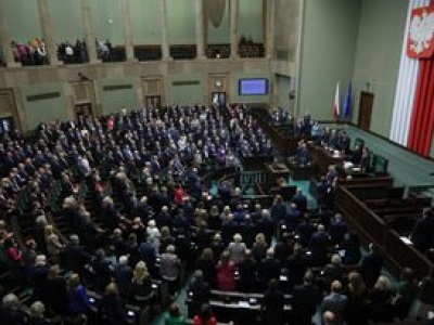 Sejmowe wódka, koniak, gin i amaretto. Ujawniamy, co politycy mogą wypić w 