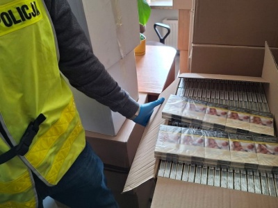 Lublin: 22 tysiące paczek nielegalnych papierosów. Policjanci zatrzymali 41-latka z kontrabandą