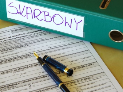 Polacy coraz chętniej pomagają w ten sposób. Skarbówka wkracza z kontrolami, posypią się kary