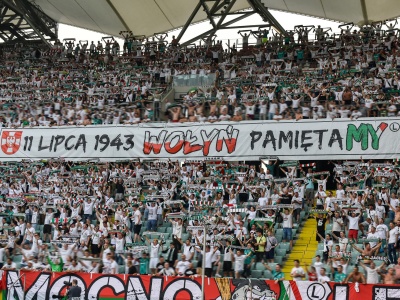 Ukrainiec próbował zablokować baner mówiący o Wołyniu