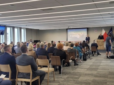 Frankowicze już tylko 7,3 miesiąca czekania? Zobacz, którzy sędziowie SA Wrocław najszybciej „wyczyszczą” referaty frankowe i jak to robią?