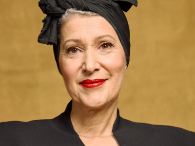 To ona odpowiada za kontrowersyjne stylizacje Emily w Paryżu. 