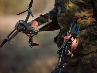 Dron PGZ spadł na samochód Poczty Polskiej. Znamy przyczynę wypadku