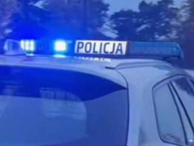 Myślał, że policja nie znajdzie go pod stertą ubrań i się pomylił. Miał do odbycia karę więzienia