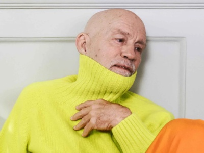 Być jak John Malkovich… w świecie mody. Charyzmatyczny aktor twarzą kampanii JW Anderson