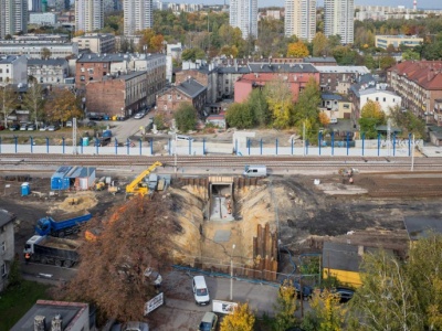 Wielka inwestycja w Katowicach! Są już nowe tory, wiadukty i peron